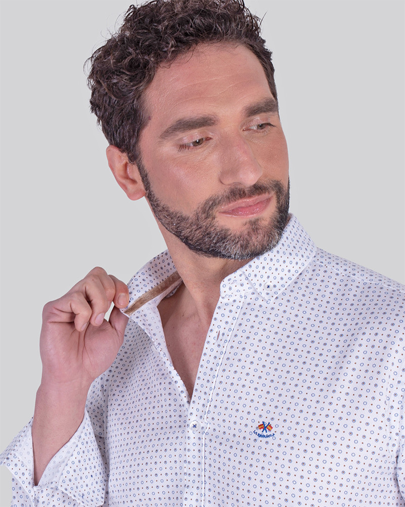 Serie 56082 Camisa algodón estampada cuello botón