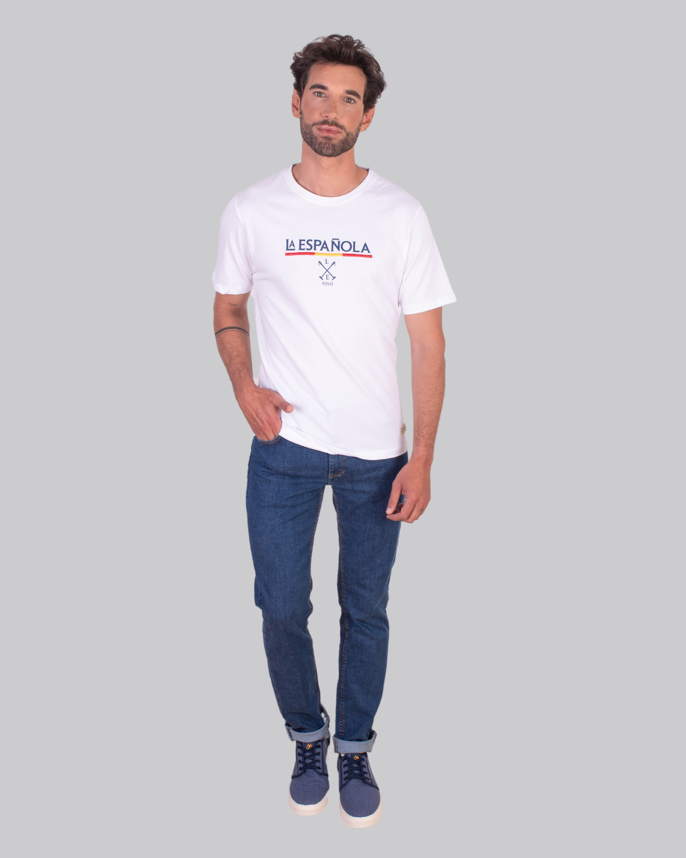 Camiseta algodón bordada y estampada pecho blanca serie 10859