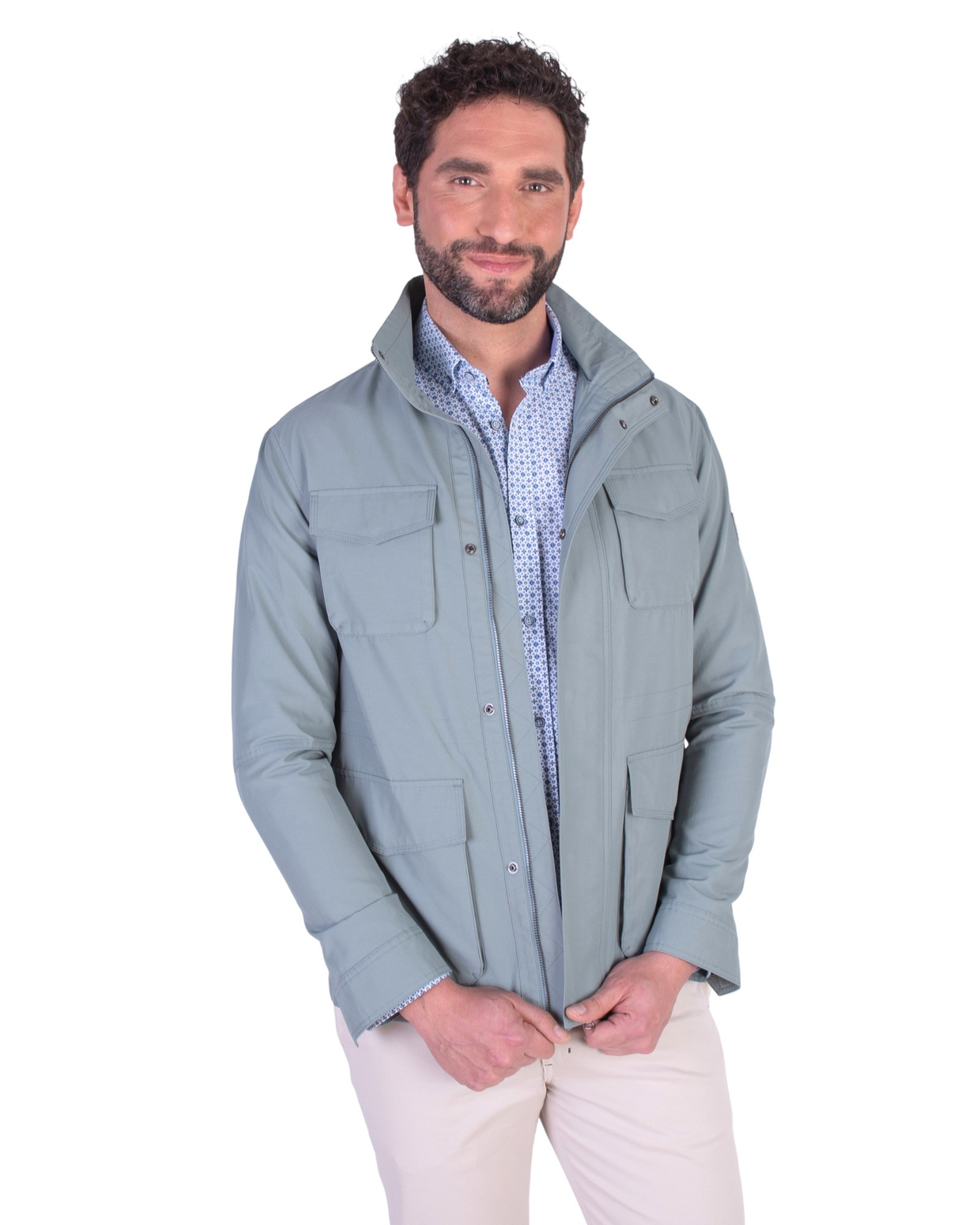 Serie 10886 cazadora tejido tecnico tipo saharina forro interior estampado color verde