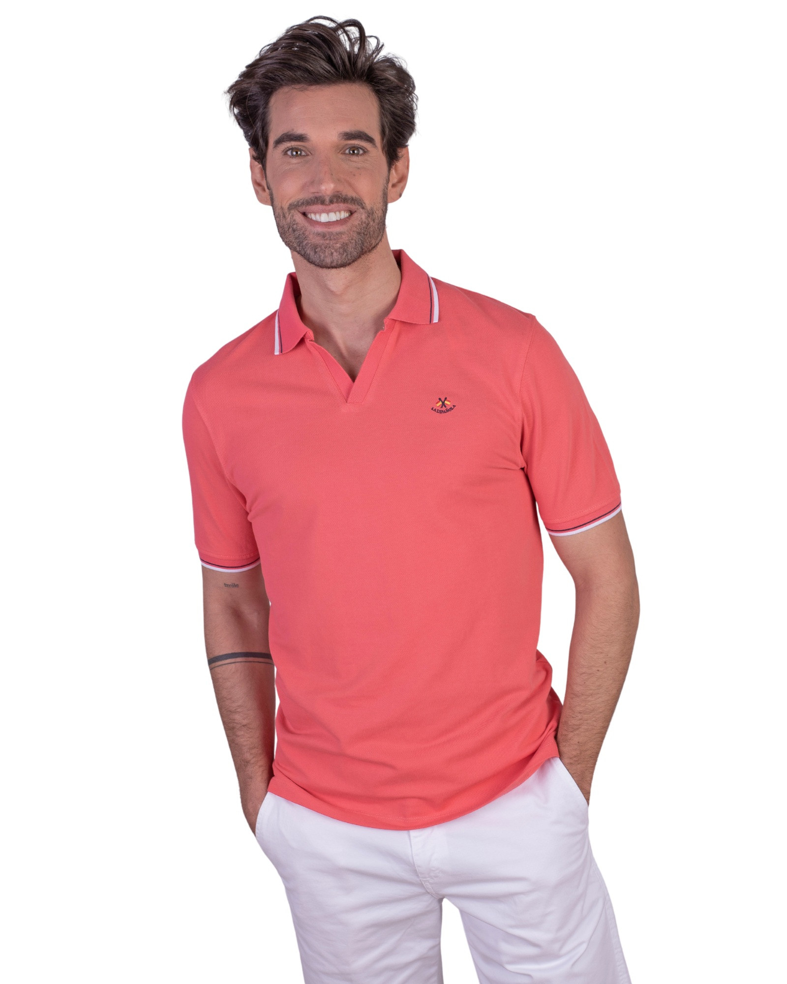 Serie 10877 Polo manga corta liso granito cuello en V  color coral
