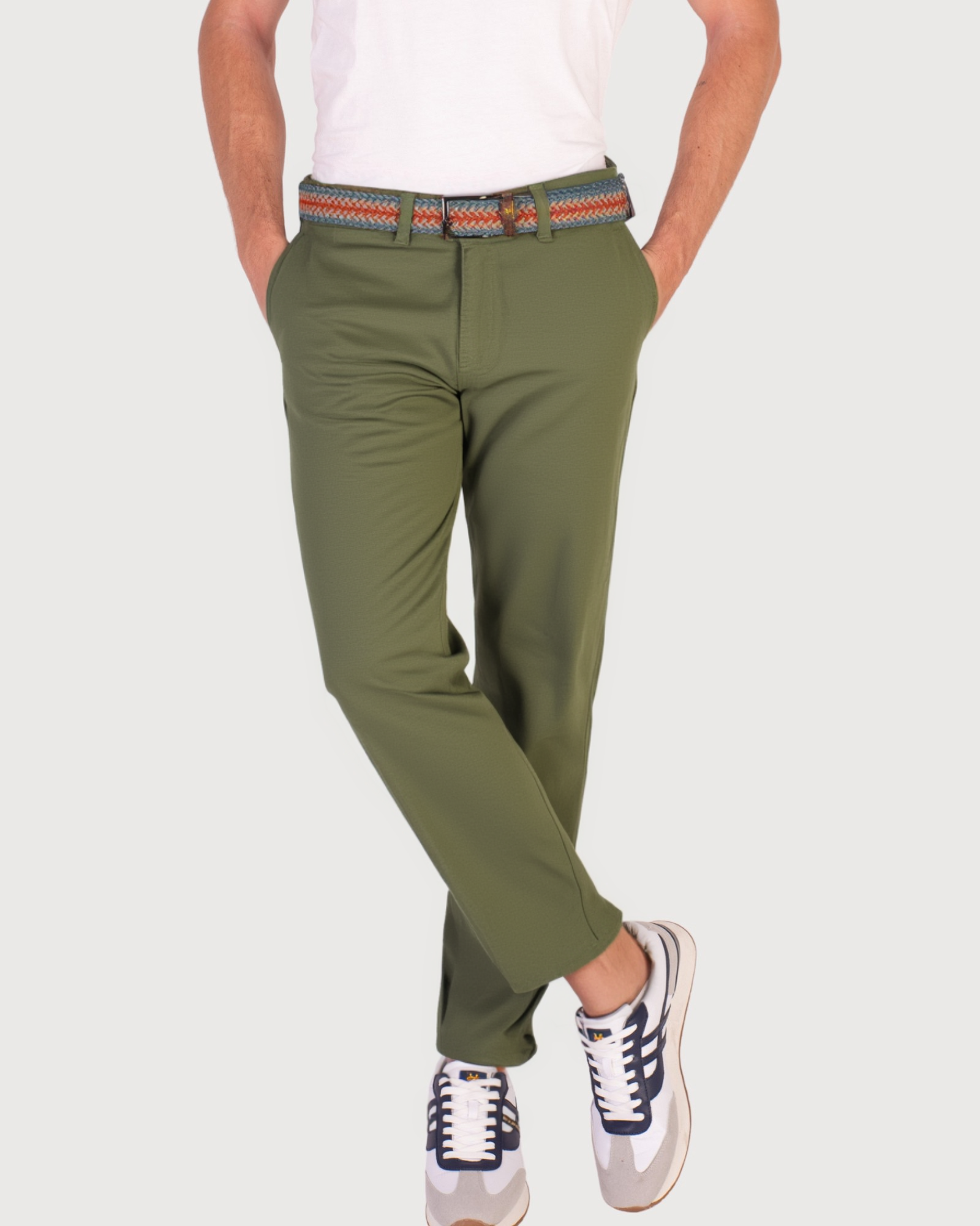PANTALÓN CHINO ALGODÓN ELASTANO SERIE LLORENTE COLOR 63 KAKY