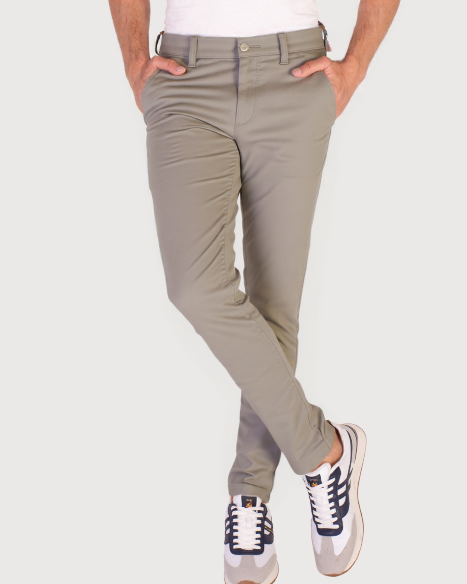 PANTALÓN CHINO ALGODÓN ELASTANO SERIE LLORENTE COLOR 51 ARENA