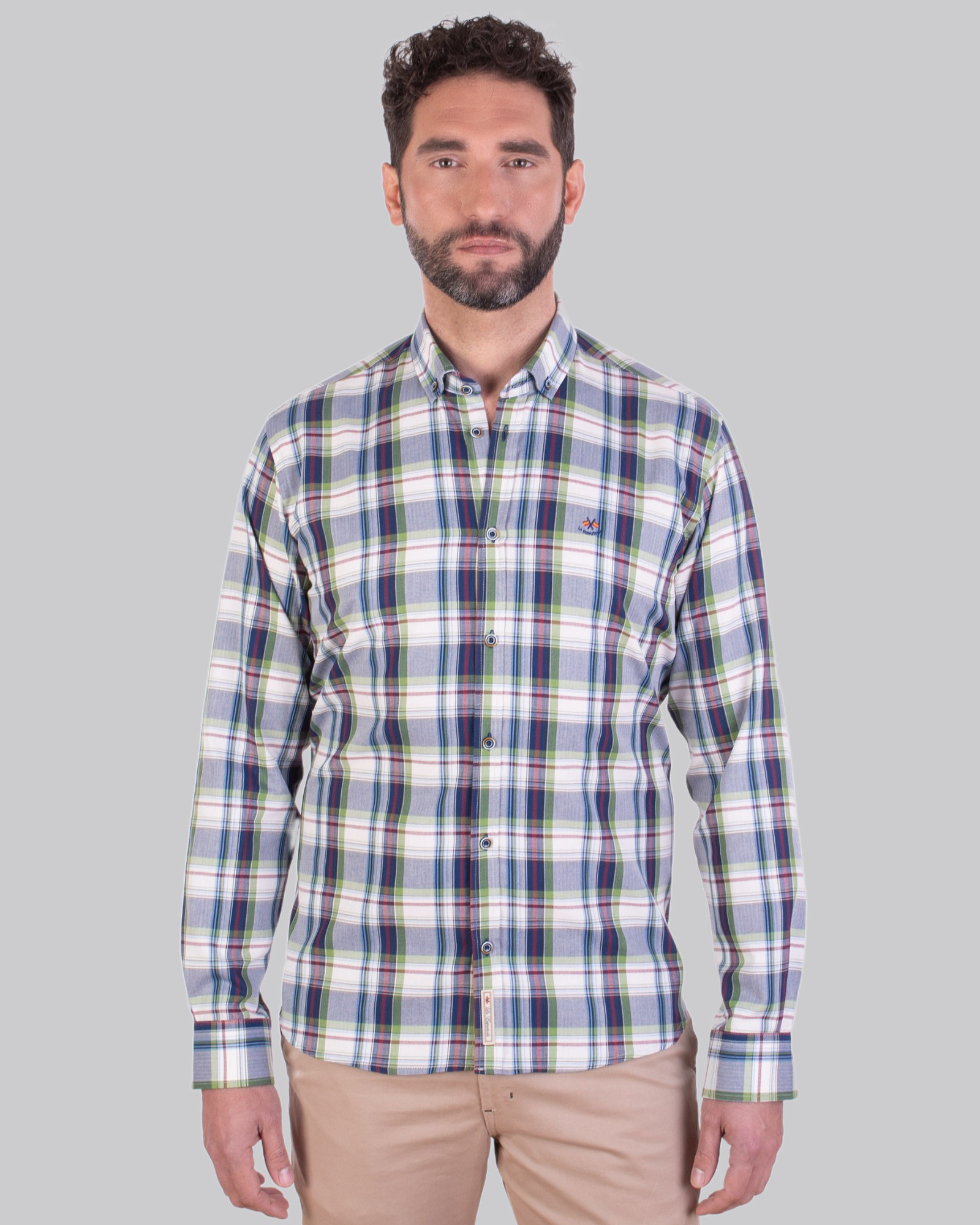 Serie 56044 Camisa algodón cuadros y cuello botón hombre