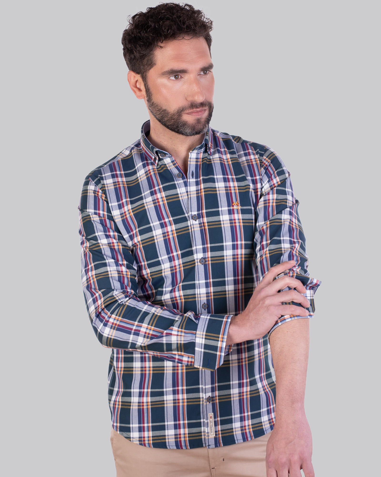 Serie 56125 Camisa algodón cuadros y cuello botón hombre
