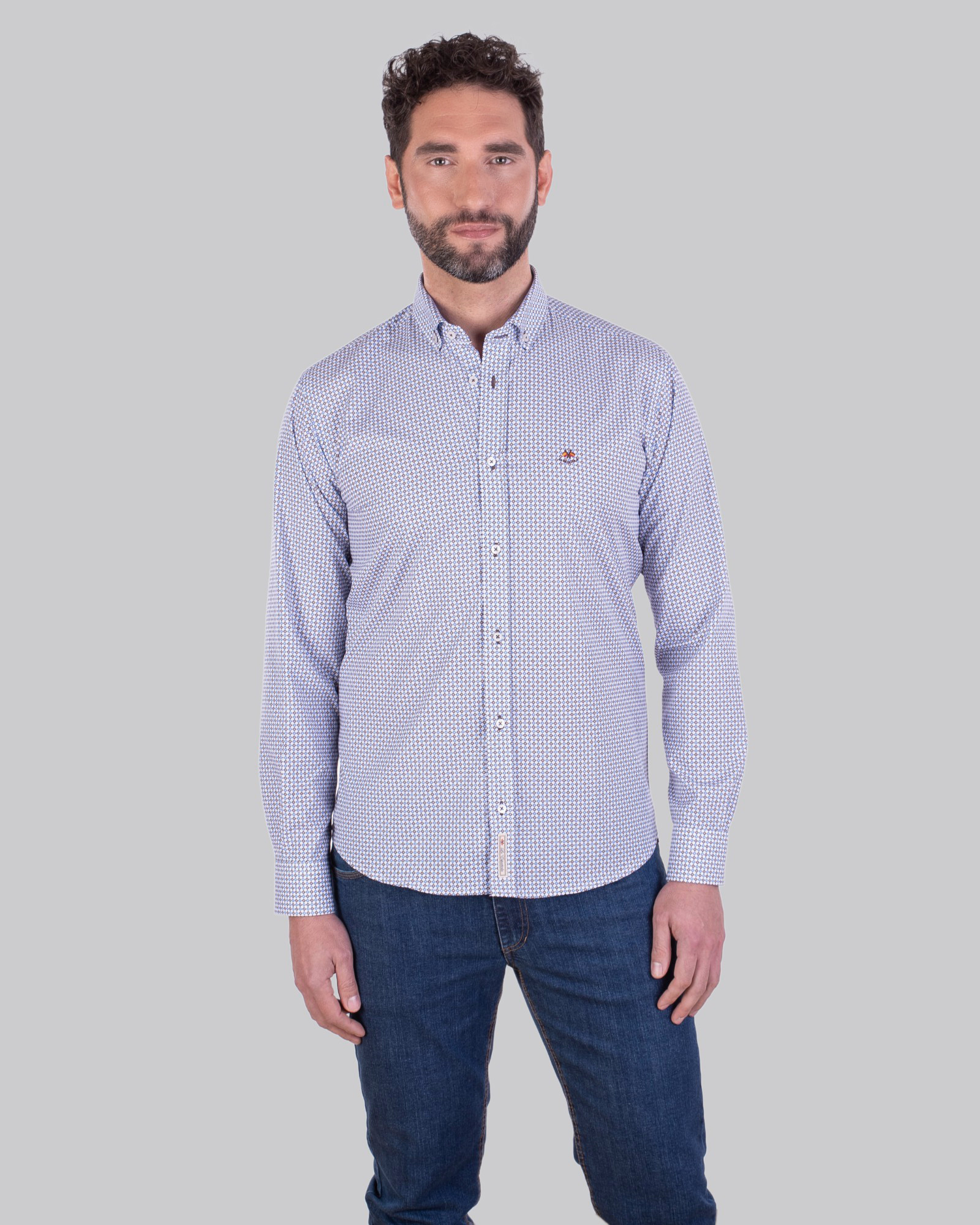 Serie 56107 Camisa algodón estampada y cuello botón hombre