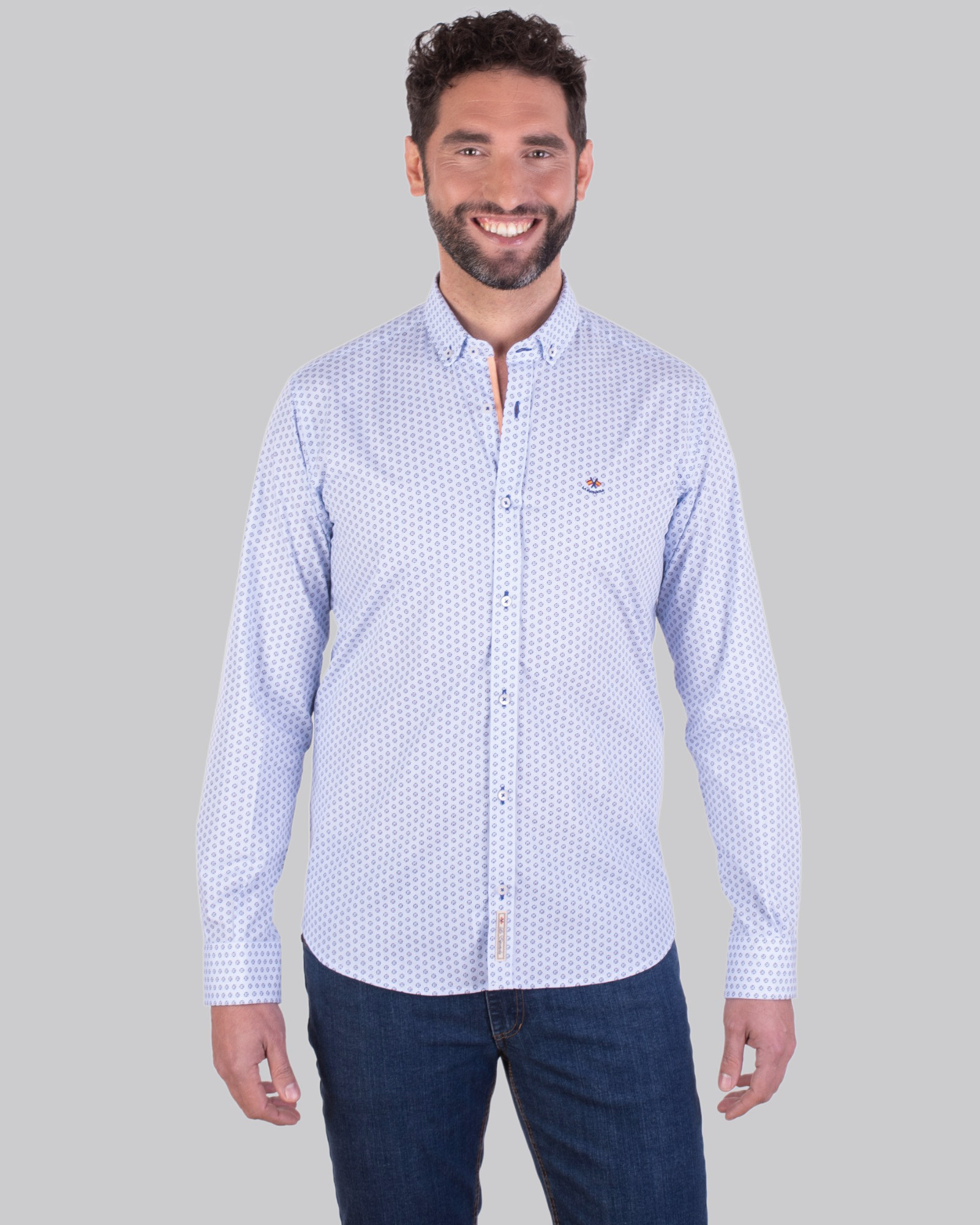 Serie 55838 Camisa algodón estampada y cuello botón