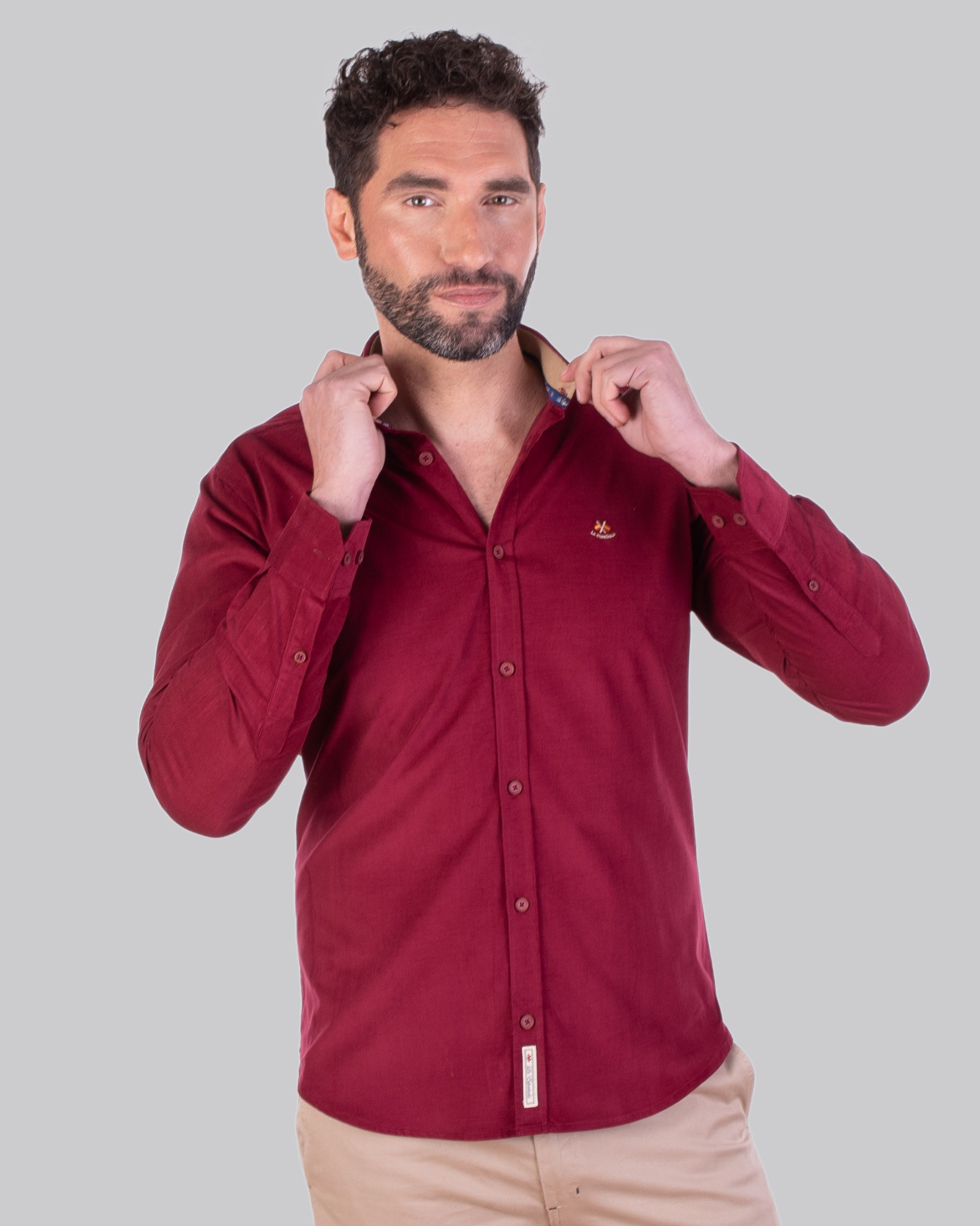 Camisa algodón micropana y cuello botón granate serie 56016