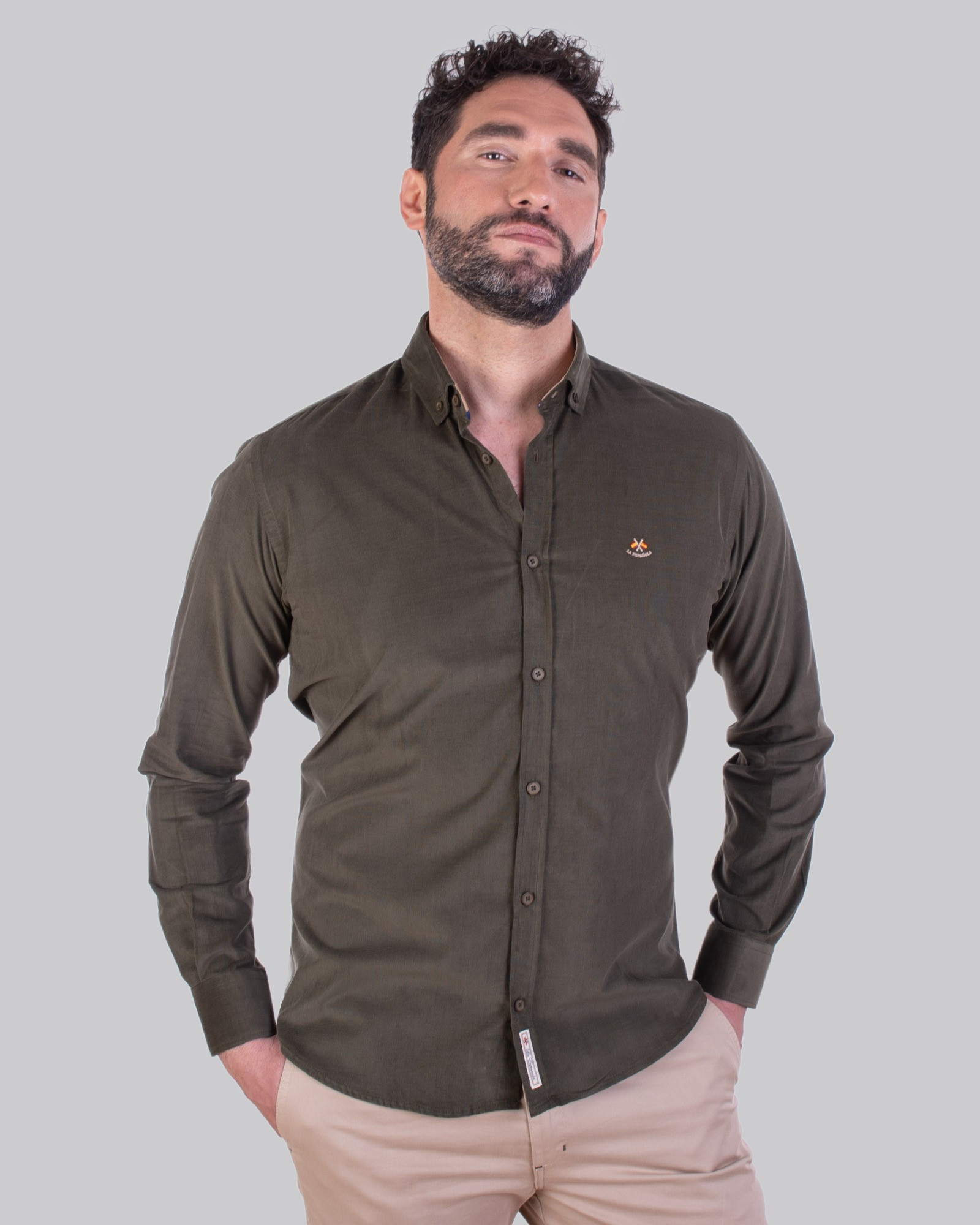 Camisa algodón micropana y cuello botón verde serie 56016