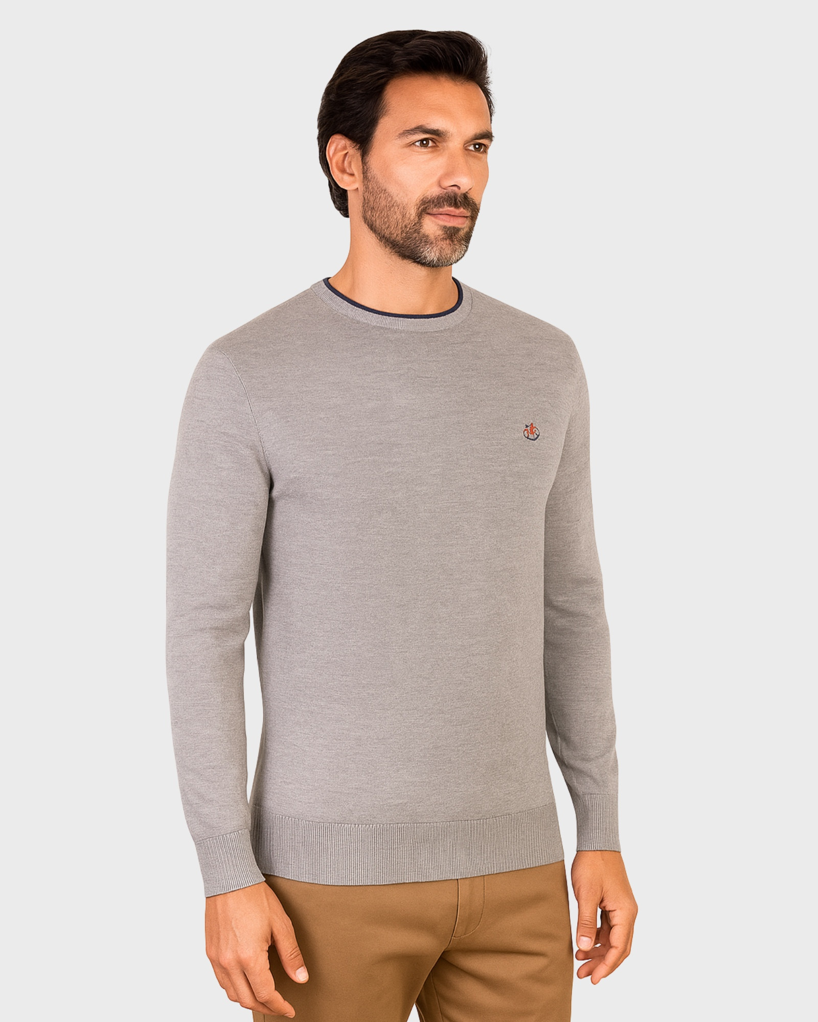 Serie 10917 Suéter básico cuello caja color gris