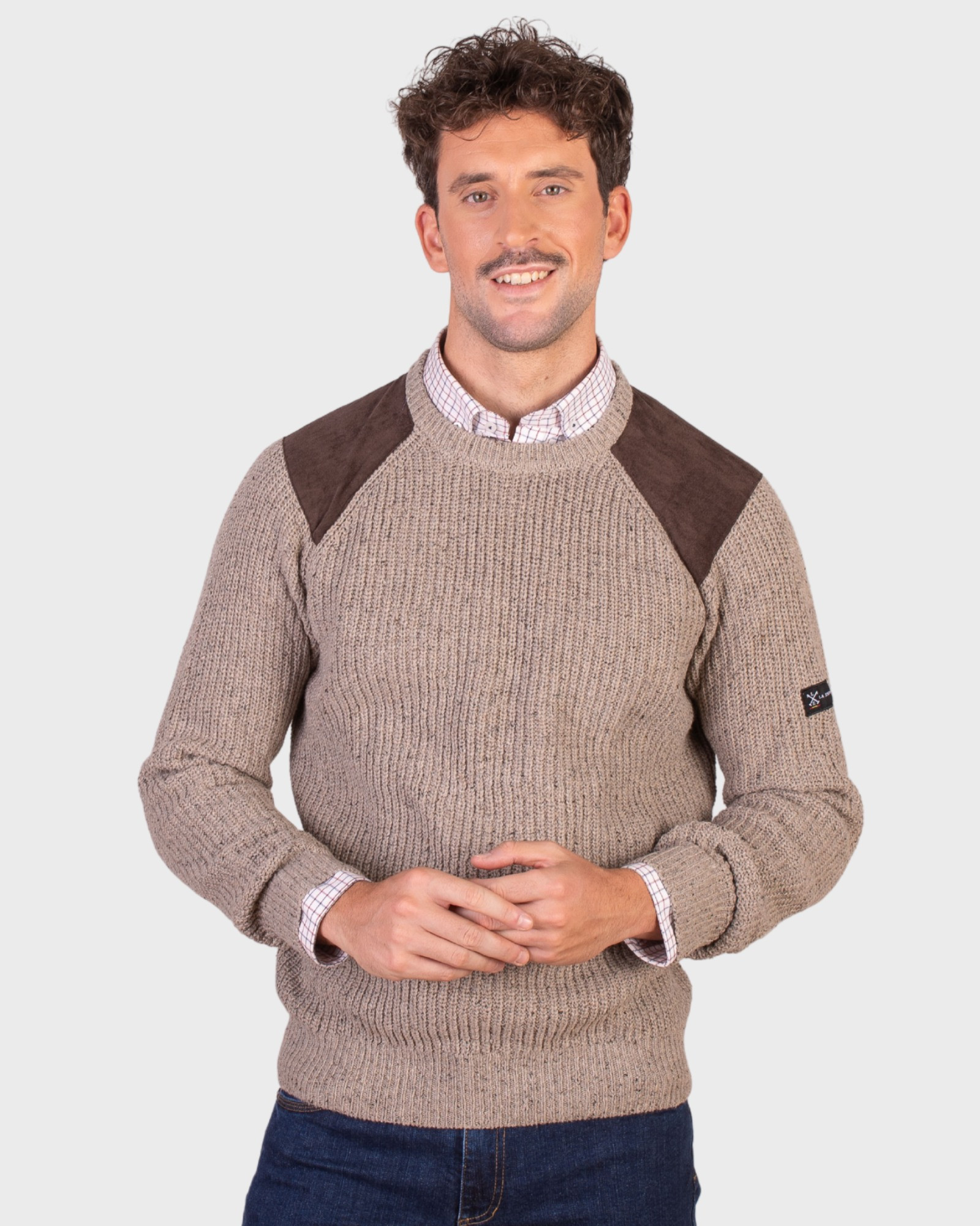 Serie 10922 Suéter cuello caja con hombreras color único