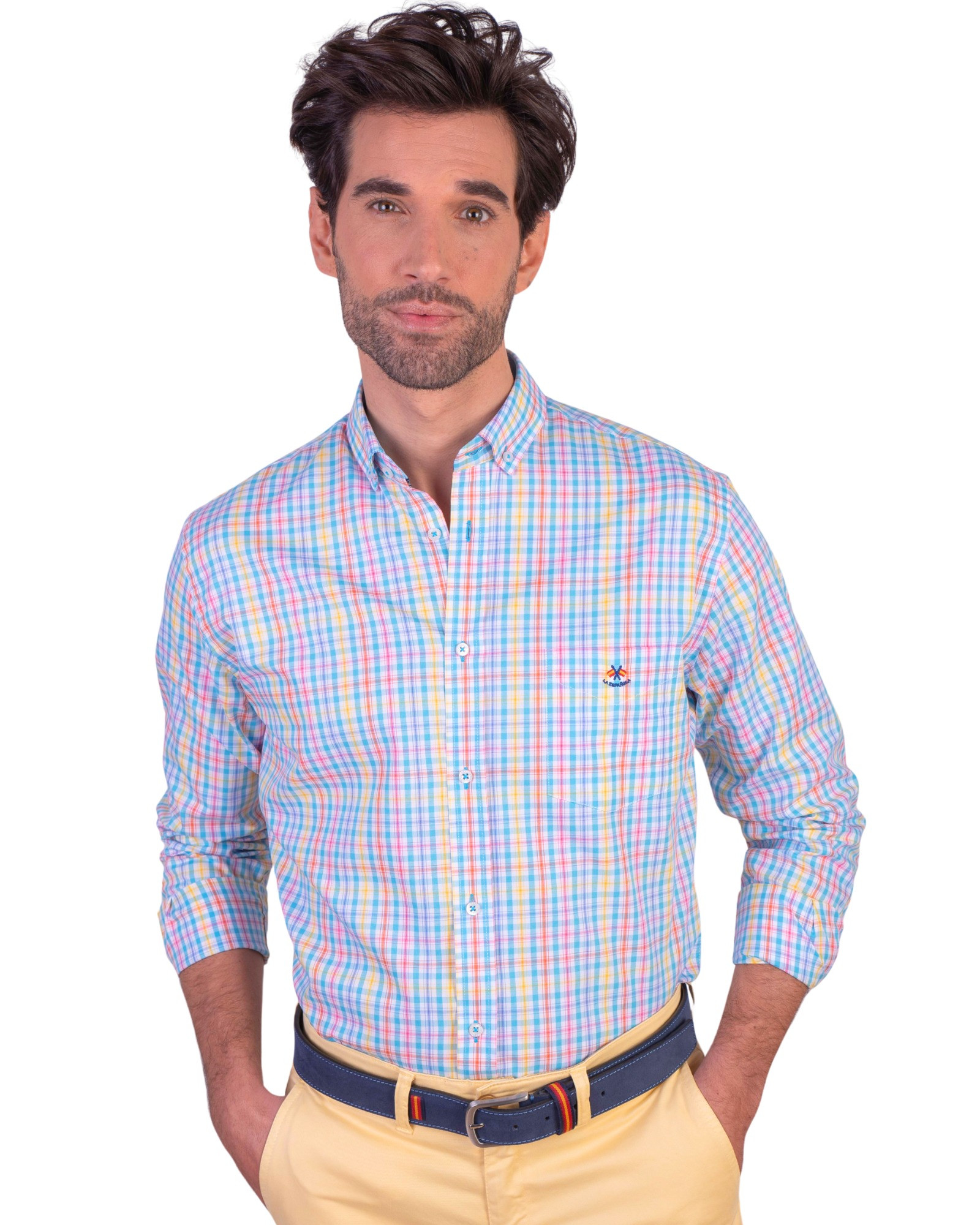 Serie 36259 Camisa cuadros algodón patrón regular con bolsillo cuello botón color único