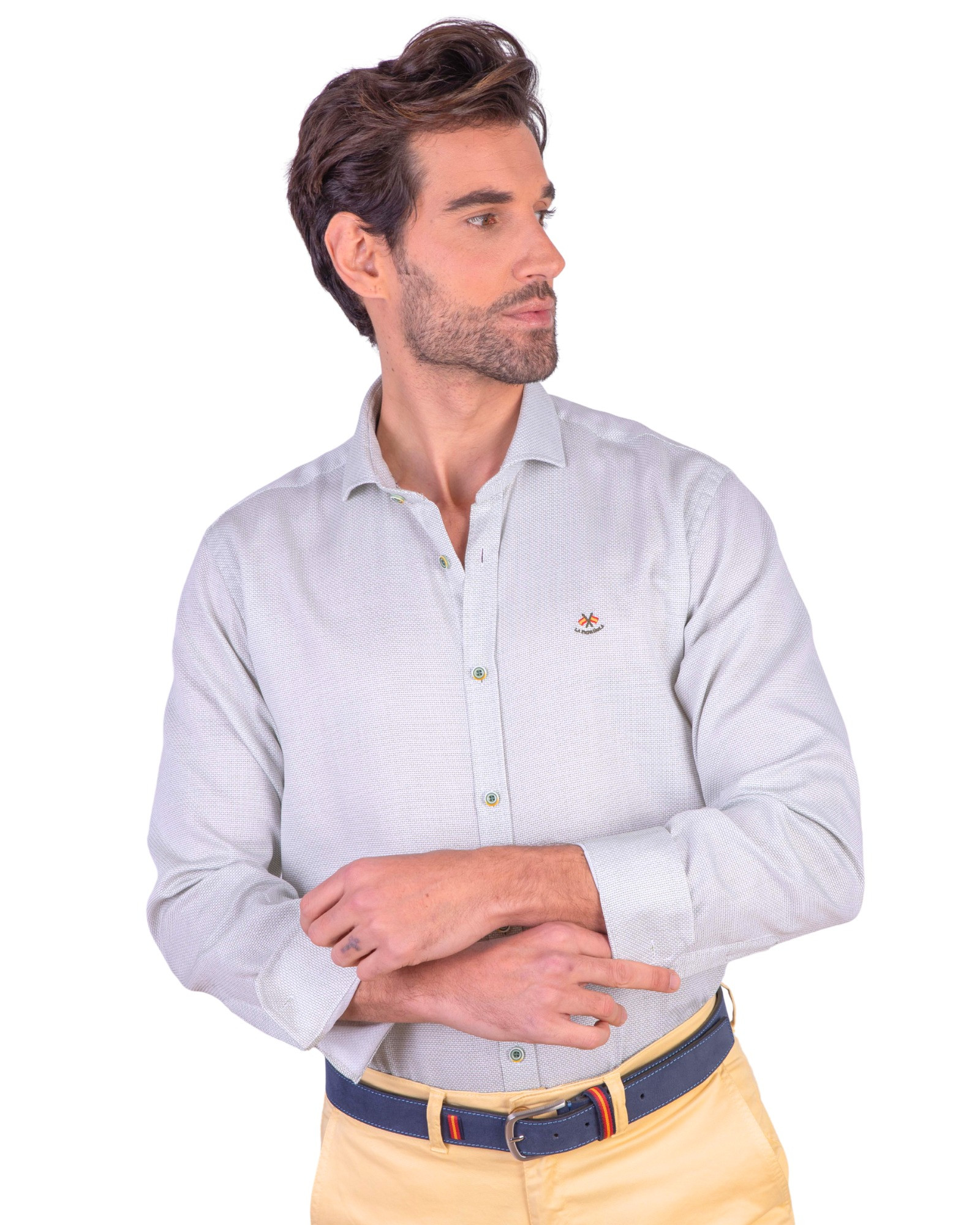 Serie 56427 Camisa falso liso algodón cuello italiano color verde