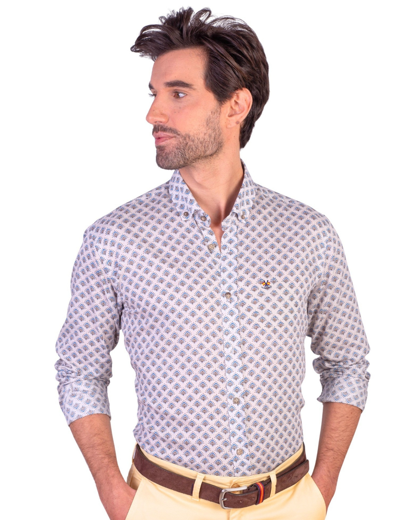 Serie 56451 Camisa microestampada algodón cuello botón color único
