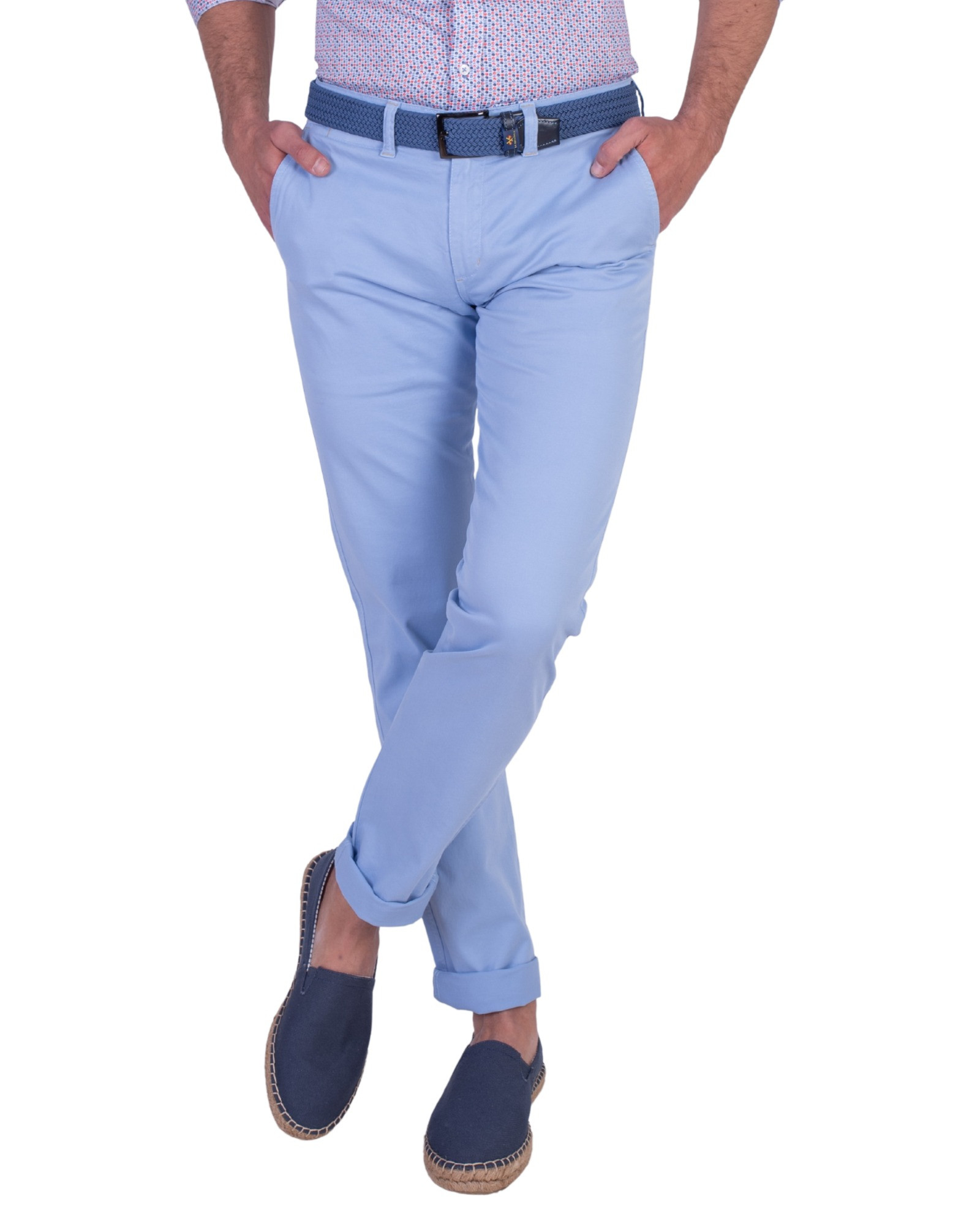 Serie Gurbindo Pantalón chino algodón color celeste