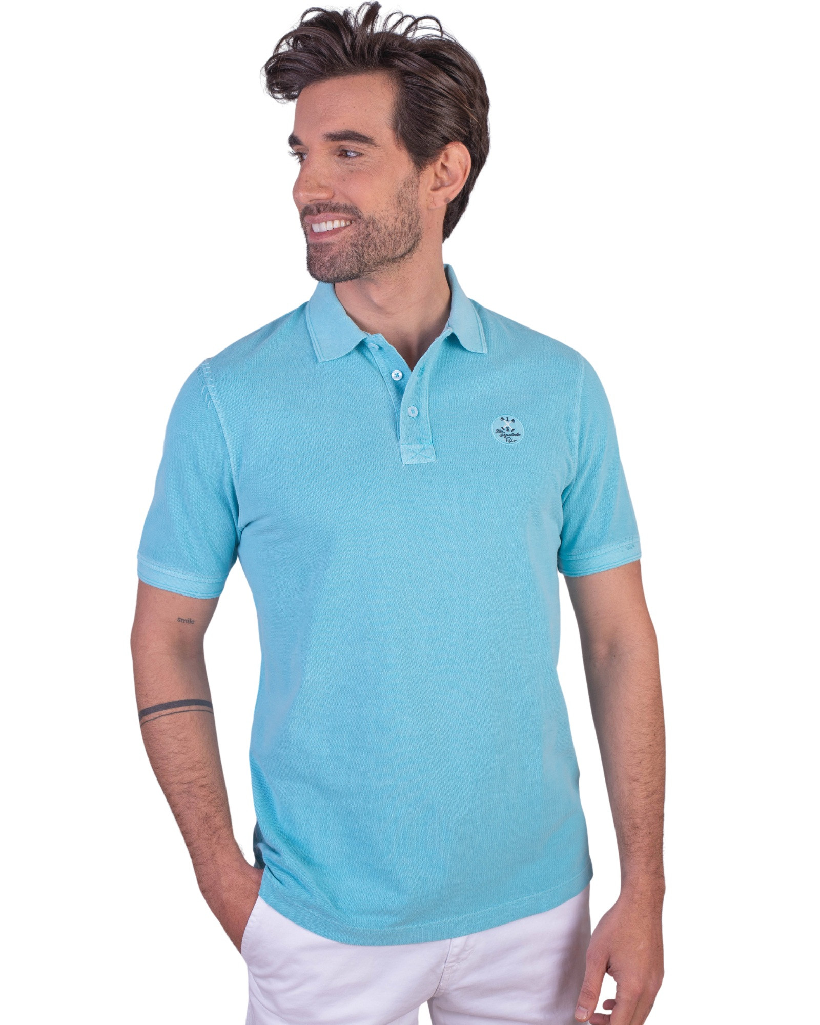 Serie 10869 Polo algodón lavado manga corta con parche en el pecho color turquesa