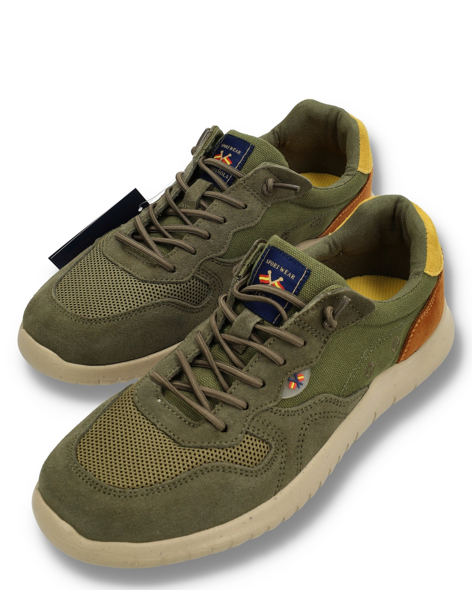Zapatilla piel cordones y suela goma  kaky serie Cadiz
