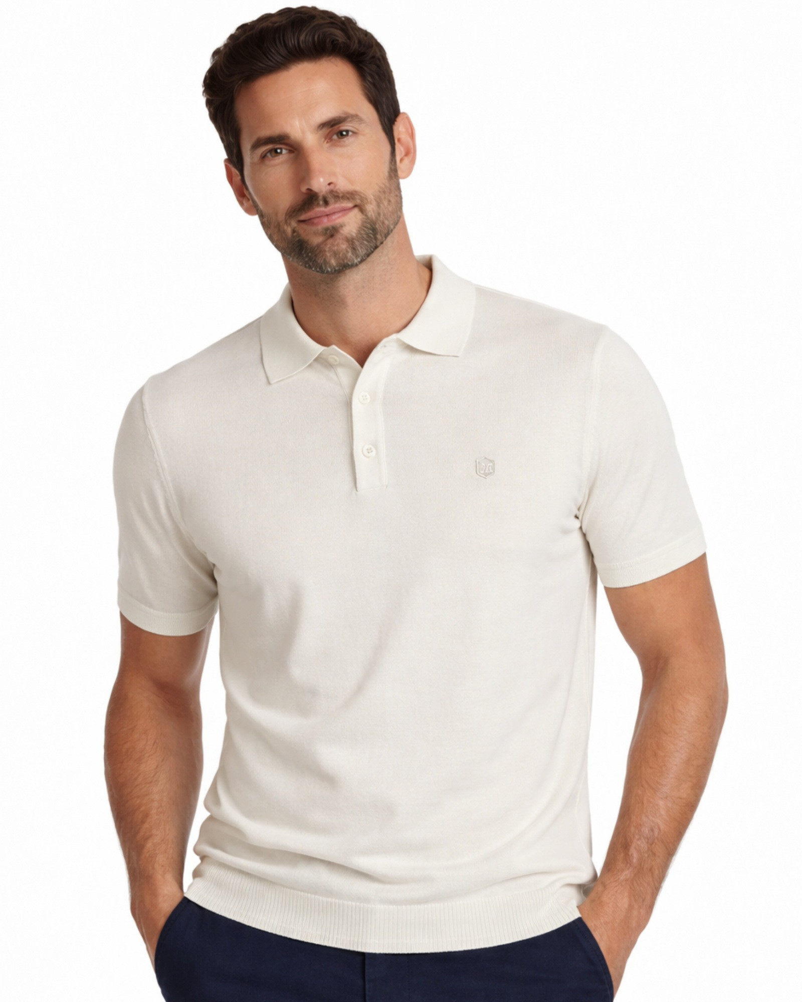 Serie 415 Suéter cuello polo botones liso tricotosa color crudo