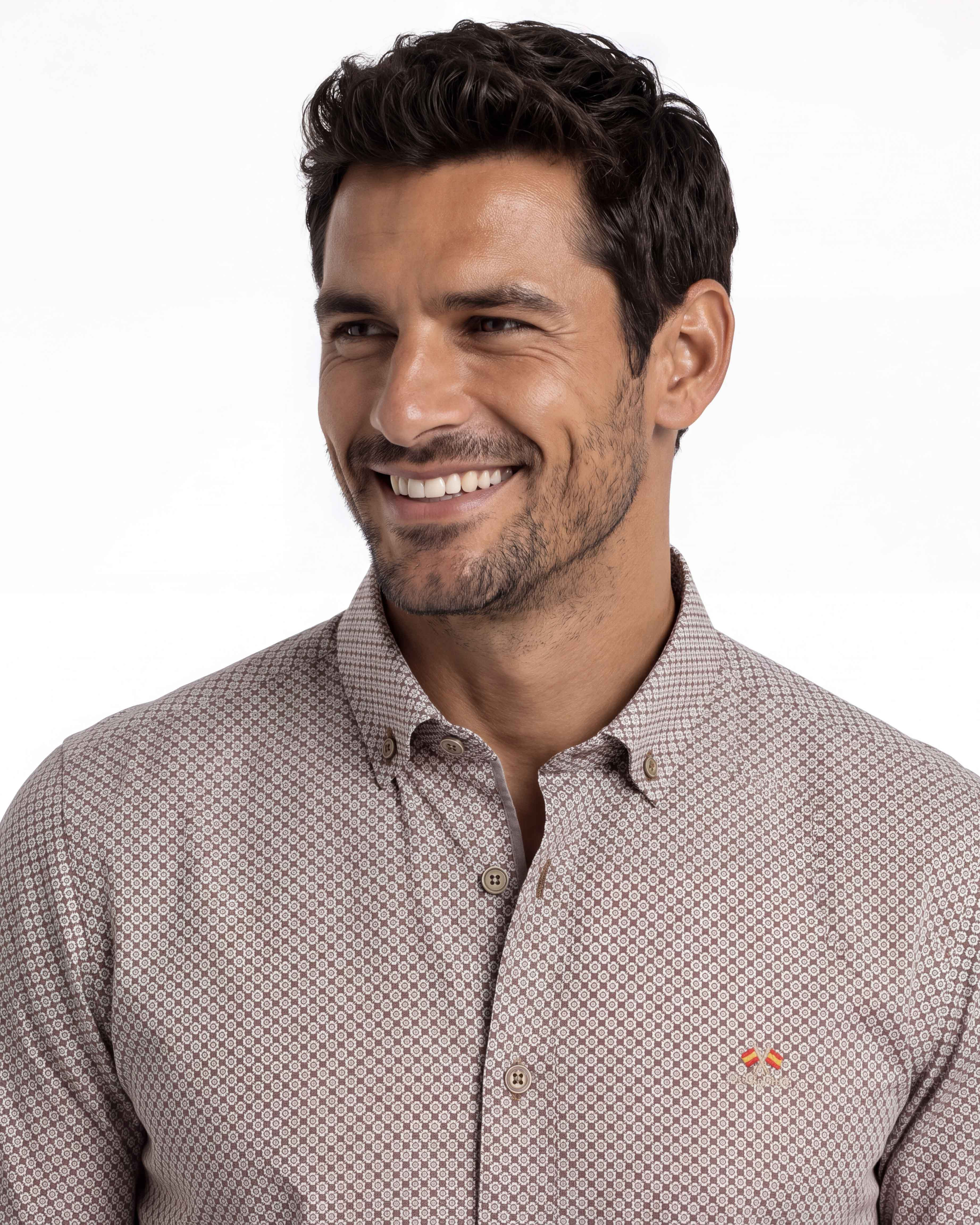 Camisa microestampada  algodón  cuello botón serie 56705 color 1 beige